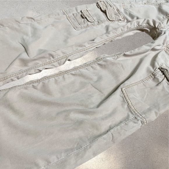 American Eagle Outfitters Mid Rise Cream Beige Cargo Style Wide Leg Pants - Picture 8 of 9